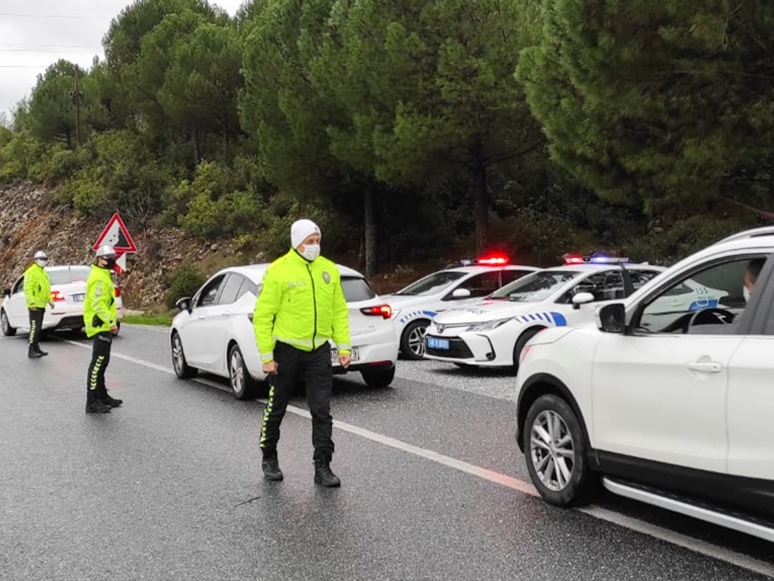 Muğla'da Sürücülere Yılbaşı Öncesi Uyarı Yapıldı