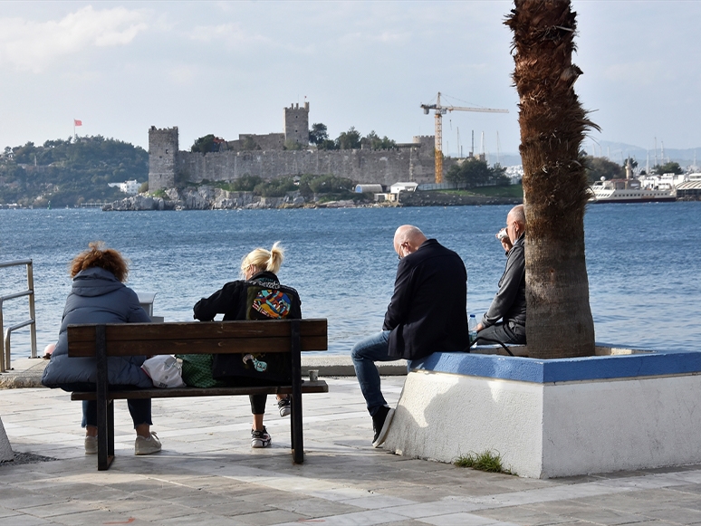 Güney Ege’de Güneşli Hava Sahilleri Hareketlendirdi