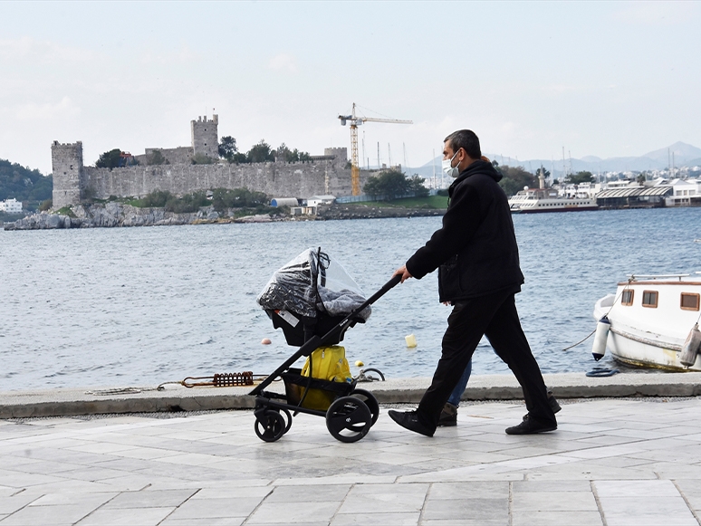 Güney Ege’de Güneşli Hava Sahilleri Hareketlendirdi