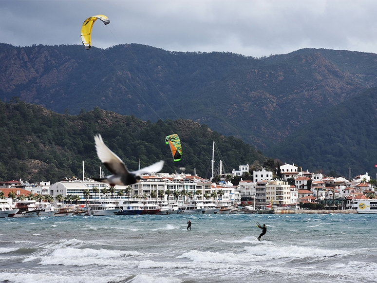 Marmaris'te Keşişleme Sörf Tutkunlarını Sevindirdi