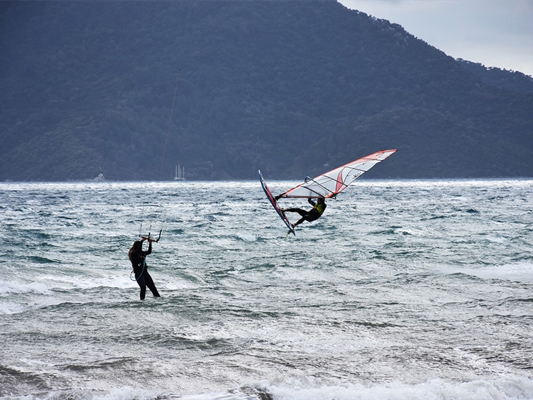 Marmaris'te Keşişleme Sörf Tutkunlarını Sevindirdi